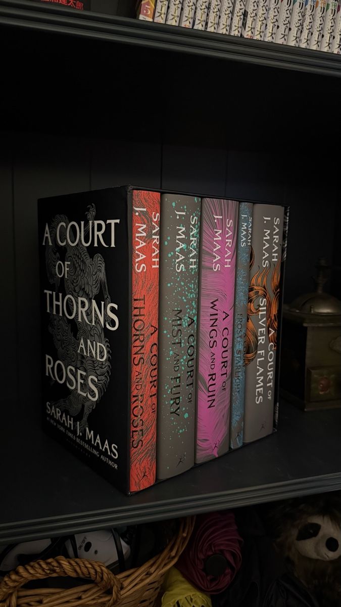 Libri: ACOTAR Box Set, Hardcover – Nuovo (secondo la descrizione) da Zürich venduto da car_v988