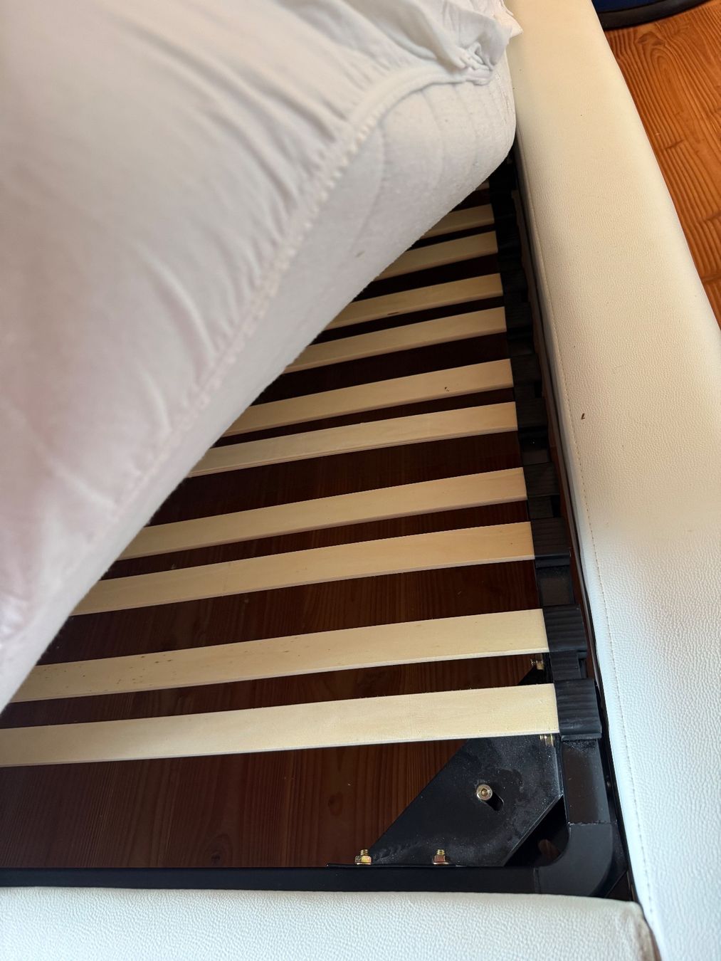 Beliani Lits: Lederbett – D'occasion à Reitnau par Schilibili 2