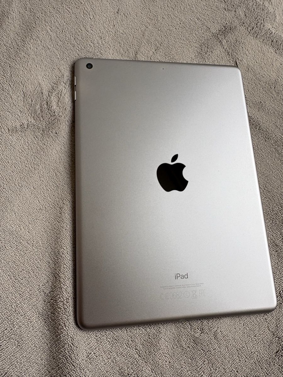 Apple Tablet PC: Apple iPad (5e génération) - 32 Go – Gebraucht aus Sion von kob_hw8y 1