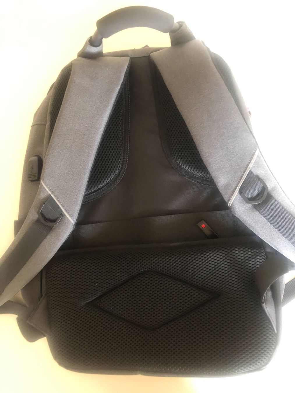 Zaini: Rucksack für Laptop mit Ladekabel – Nuovo (secondo la descrizione) da Bassersdorf venduto da sammelfloh 8
