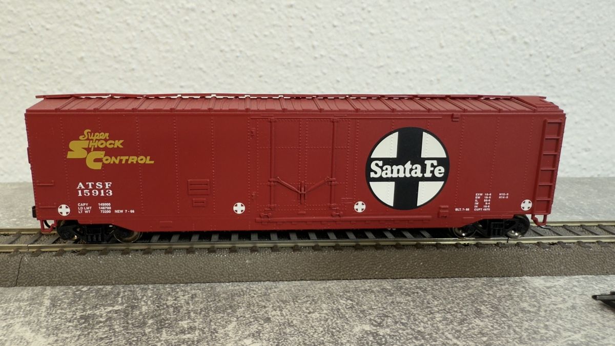 Modellini di ferrovie: Bachmann Santa Fe Güterwagen HO / DC – Nuovo (secondo la descrizione) da Schlieren venduto da rat_lq6b 1