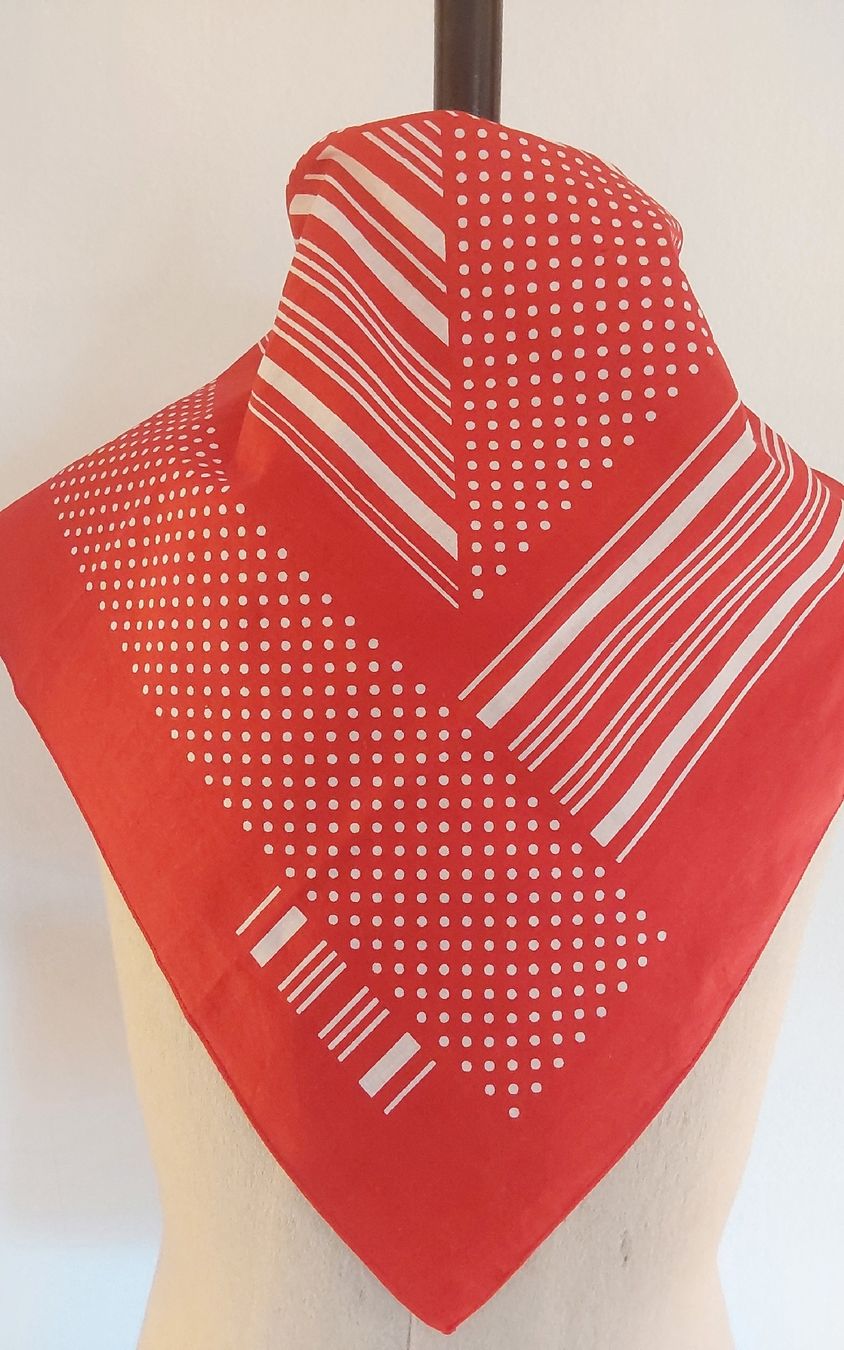 Foulards, Tücher & Schals: Baumwolltuch quadratisch rot – Neu und originalverpackt aus Köniz von scopello12