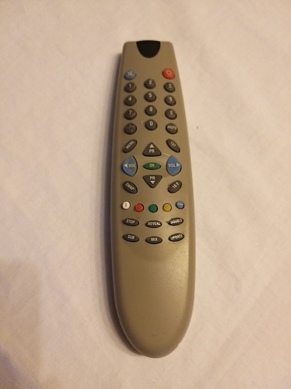 Fernbedienungen: Télécommande universelle, bon état (289) – Gebraucht aus la Chaux-de-Fonds von Lampe