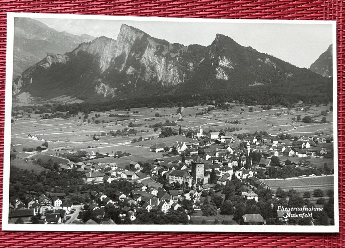 Cartoline postali: Fliegeraufnahme Maienfeld  – Usato da Horw venduto da Tellbub