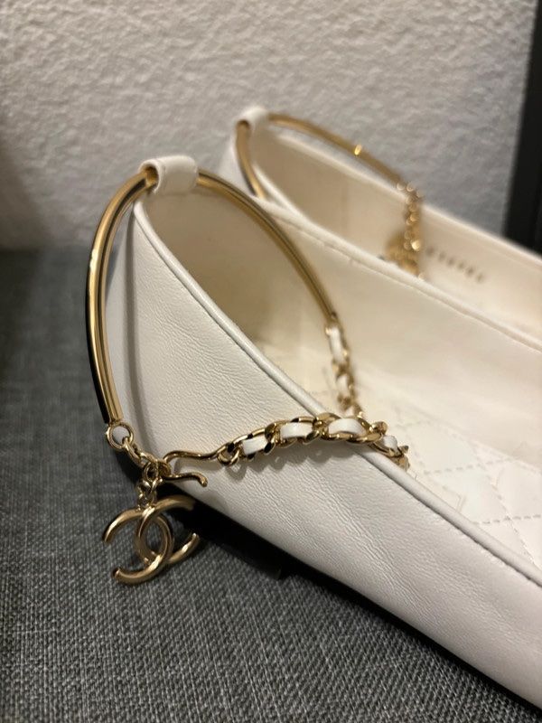 Chanel Scarpe da donna: Ballerines Chanel avec chaîne, pointure 39 – Usato da Saxon venduto da Hatlia_Shop 1