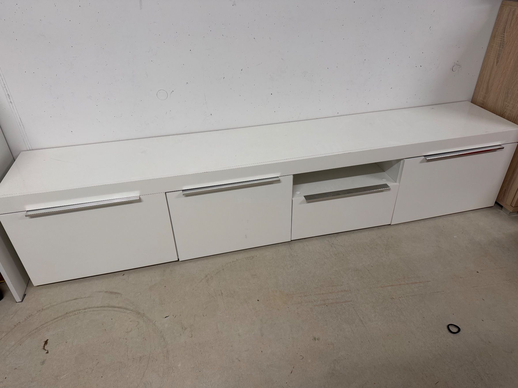 Mobili TV: Sideboard Weiss ca. 2 M ab 1 Stutz – Usato da Dussnang venduto da Struga44