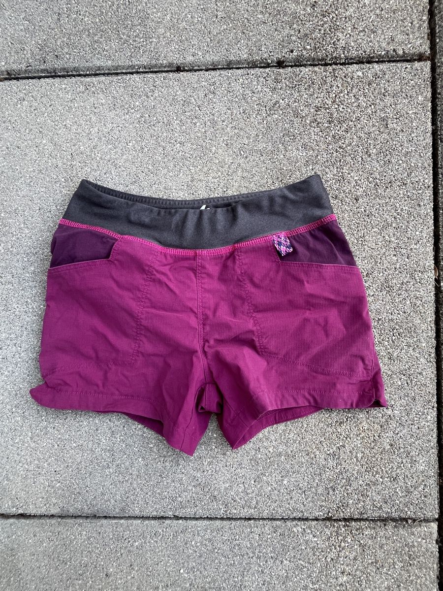 Decathlon Pantalons: 2 Shorts Décathlon taille 8-9 ans – D'occasion à Biel/Bienne par David_2012