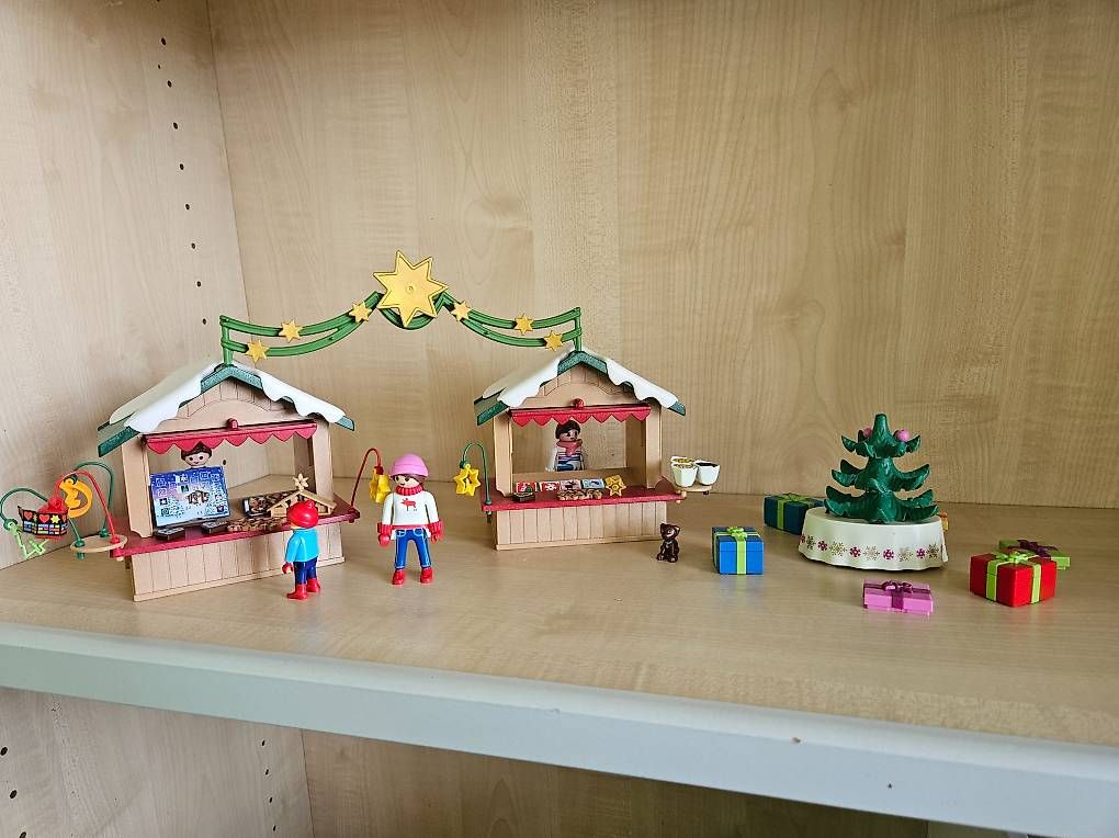 Spielzeuge: Playmobil Weihnachtsmarkt – Gebraucht aus Neudorf von Vogelhof
