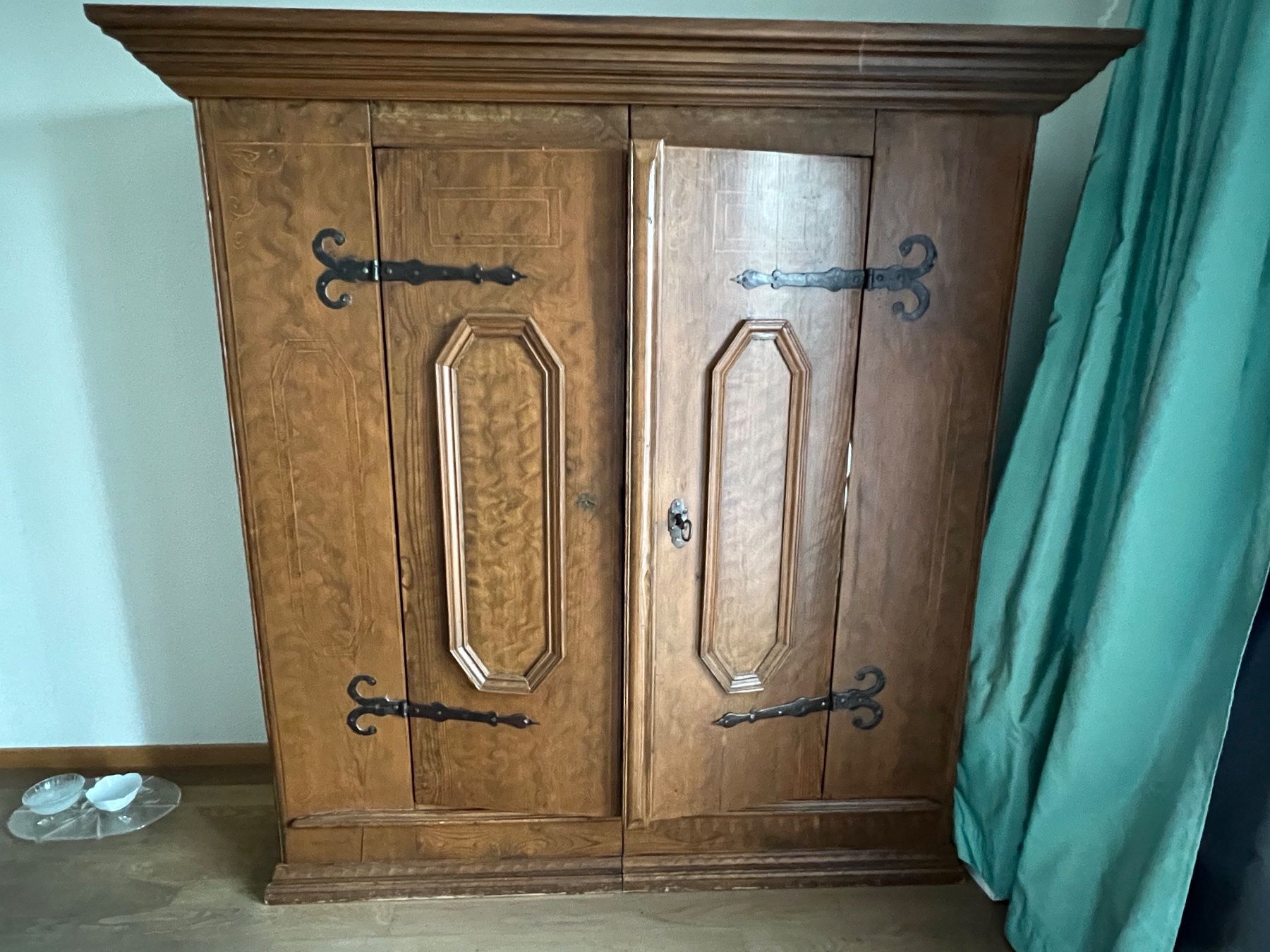 Armadi: Antiker Schrank – Usato da Lengnau venduto da Zhanna110267 1