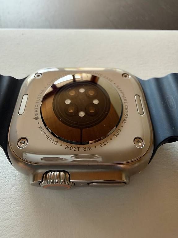 Apple Smartwatch: Apple Watch Ultra 2 Titan – Usato da Gränichen venduto da Dagoeri 2
