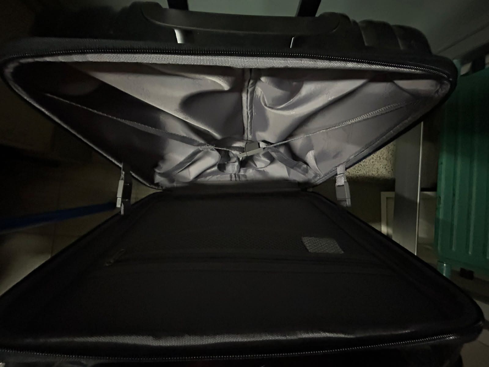 Altro in Aeronautica: Piccolo trolley nero lucido Royal Class – Usato da Melano venduto da H-Sara 3