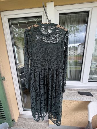 Elegant Green Lace Dress!