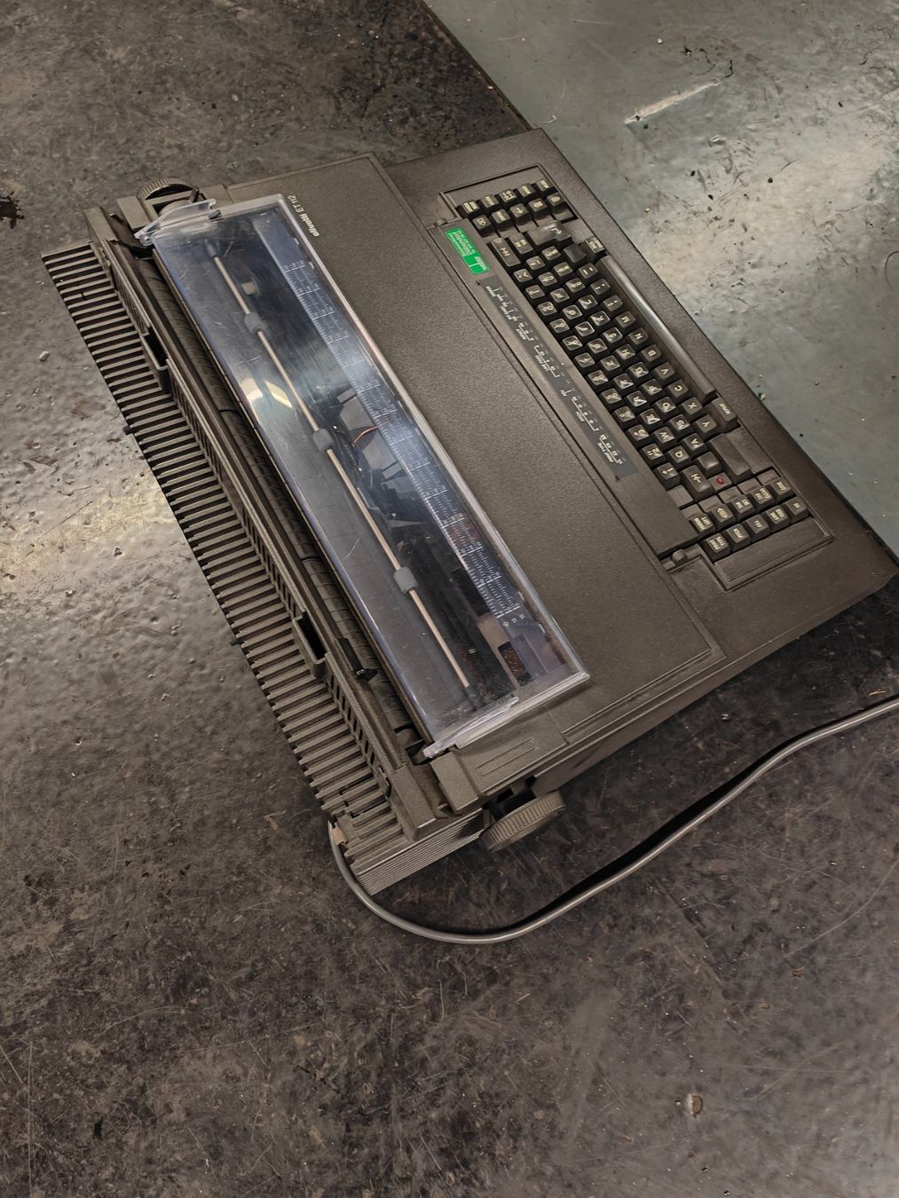 Olivetti Macchine da scrivere: Schreibmaschine Olivetti ET112 – Usato da Oberengstringen venduto da Reifen-Lagerverkauf 2