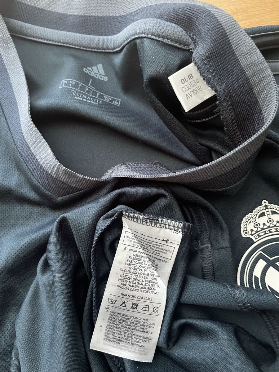 Real Madrid Canottiere & Pantaloni: Real Madrid 2018/2019 original – Nuovo (secondo la descrizione) da Windisch venduto da RealJerseys 3