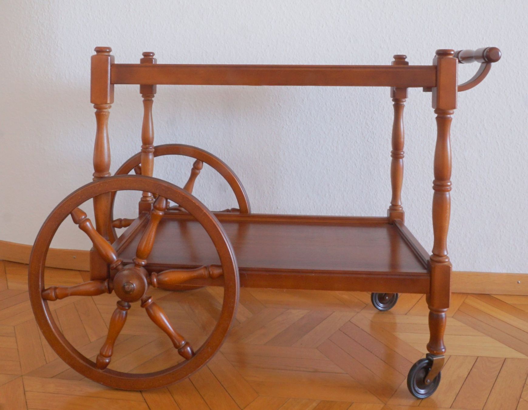 Servierwagen: Servierwagen 85 x 43 x 65.5 cm – Gebraucht aus Winterthur von