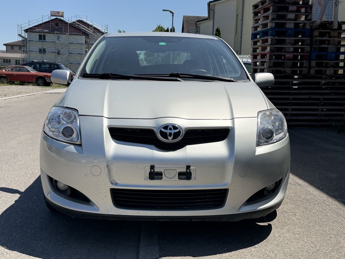 Toyota Automobili: Toyota Auris 2,2 Diesel Ab MFK  – Usato da Amriswil venduto da Autocent 1