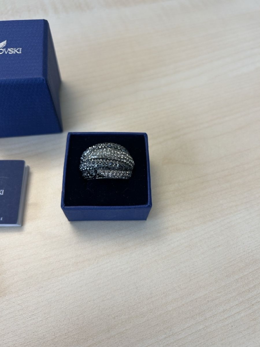 Swarovski Ringe: Swarovski Ring mit Kristallen Grösse 60 – Neu (gemäss Beschreibung) aus Zuchwil von celixne