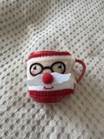 Becher mit Weihnachtsmann- Strickhülle 