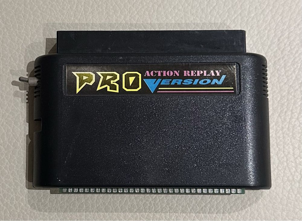 Action Replay Pro PS1 - High Tech Option Series - Karat - Occasion