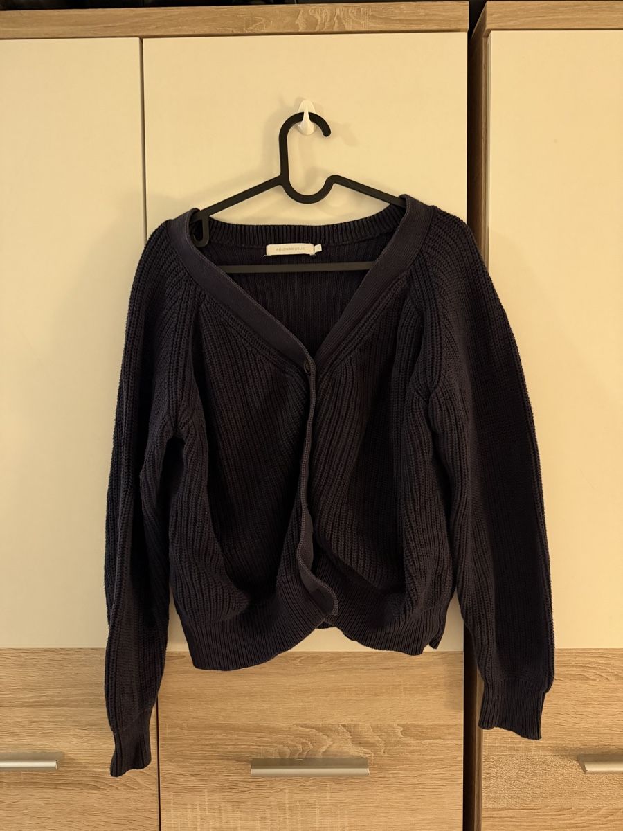 Giacche: Navy Blue Cardigan Sweater  – Usato da Luzern venduto da ang_vgh6