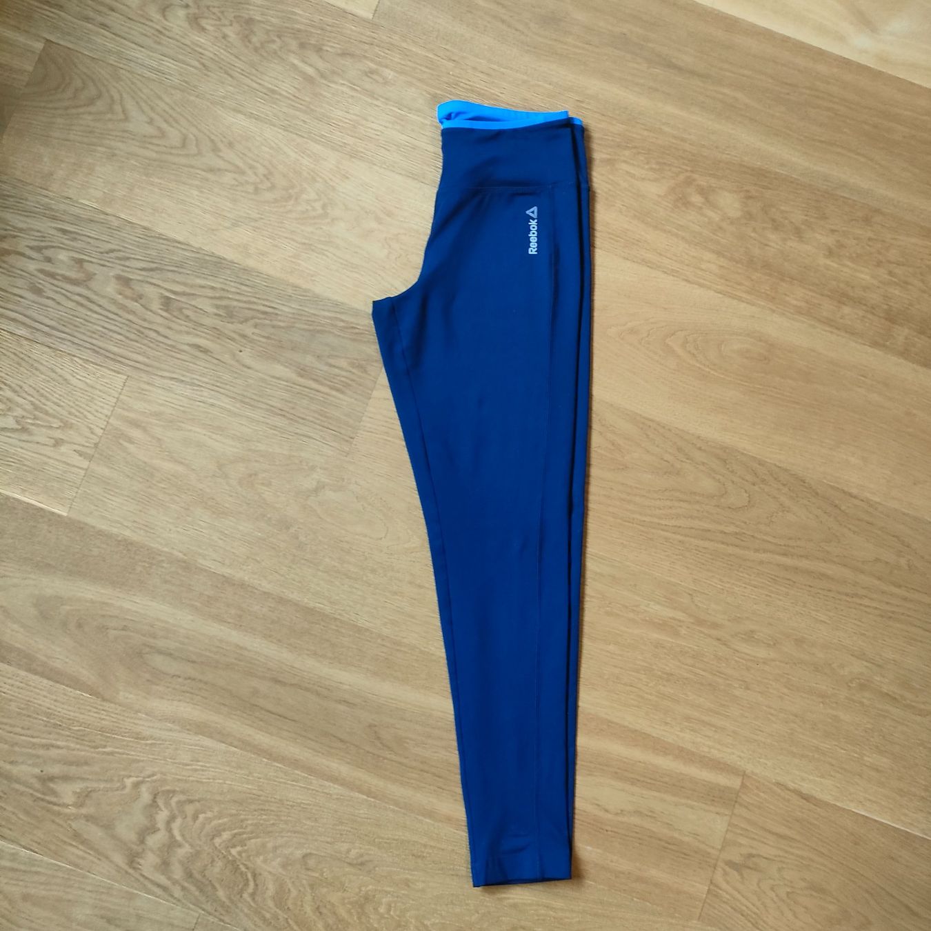 Reebok Pantaloni: Reebok Trainingshose – Nuovo (secondo la descrizione) da Kilchberg ZH venduto da evahug