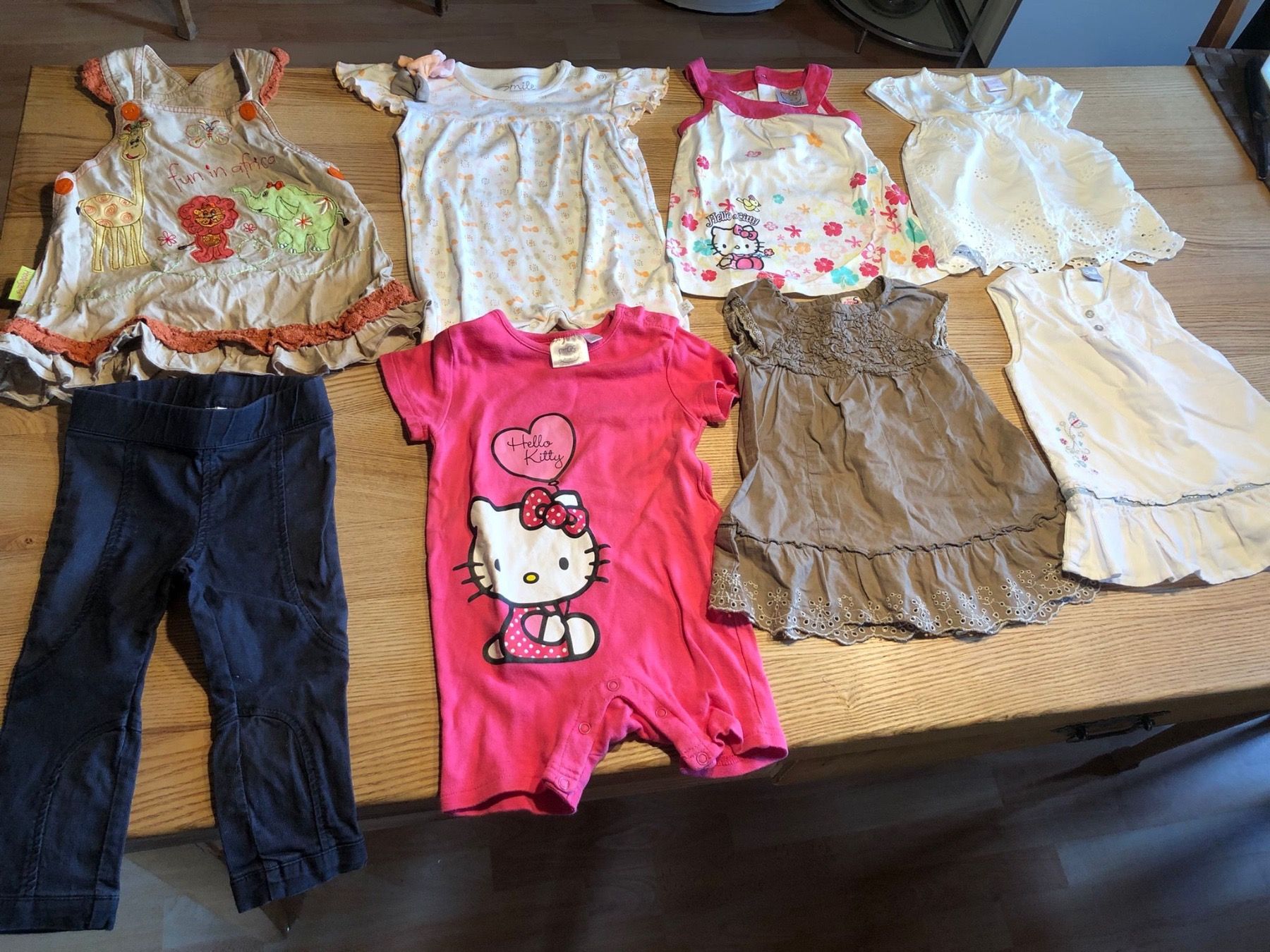 Lotti & Set di vestiti: 8-teiliges Mädchenpaket 74-80 – Usato da Röschenz venduto da Tashroal