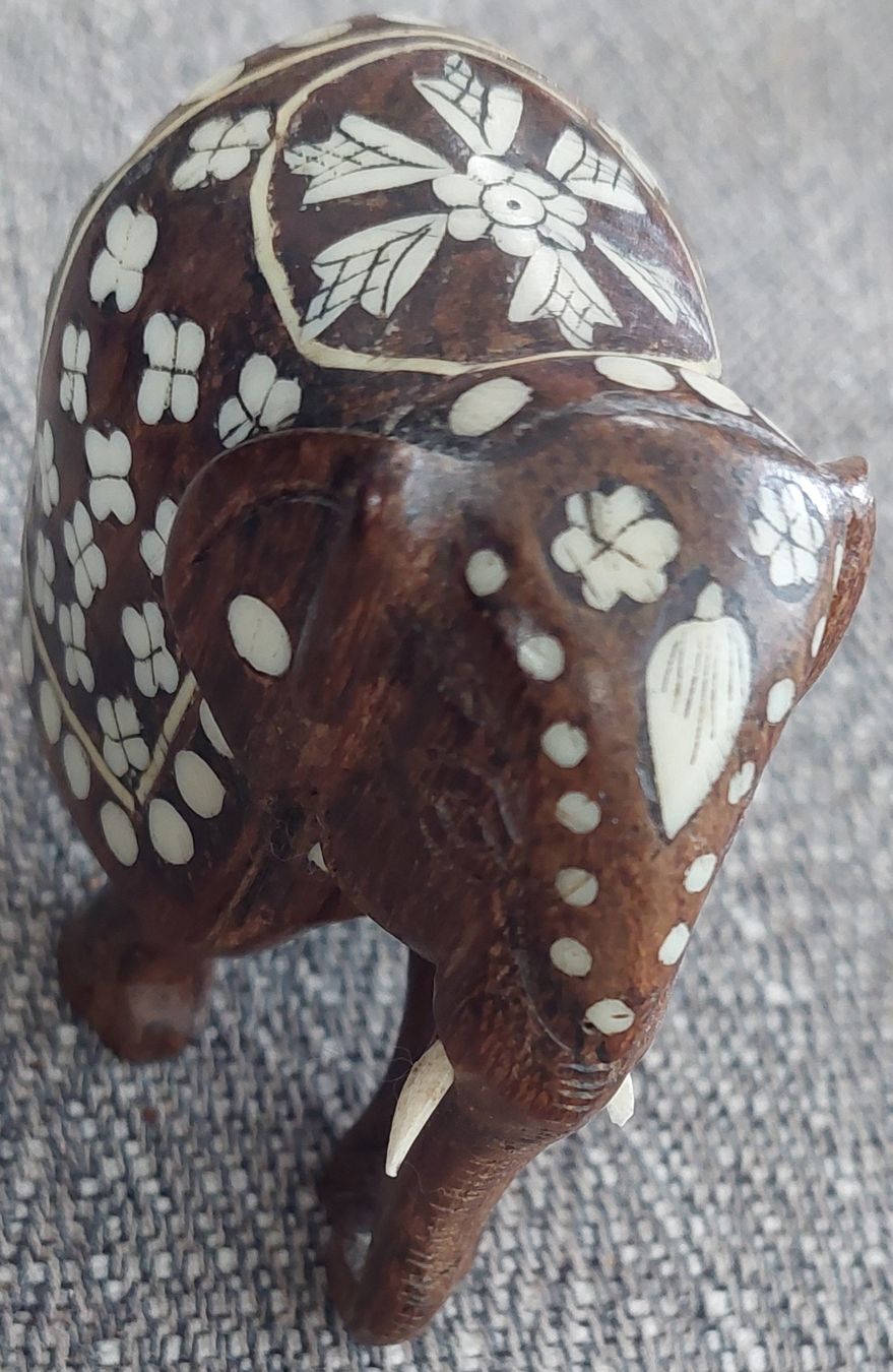 Statuette: Holz Elefant mit eingelegten Knochen, Handgeschnitzt Indien – Nuovo (secondo la descrizione) da Oberdiessbach venduto da gerbu01 8