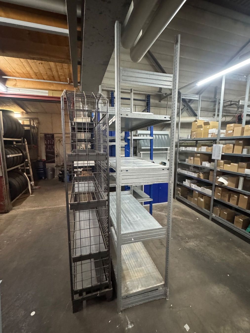 Kerzen: 072 Posten Div. Lagerregale aus Liquidation – Gebraucht aus Derendingen von Meisterstuecke 1