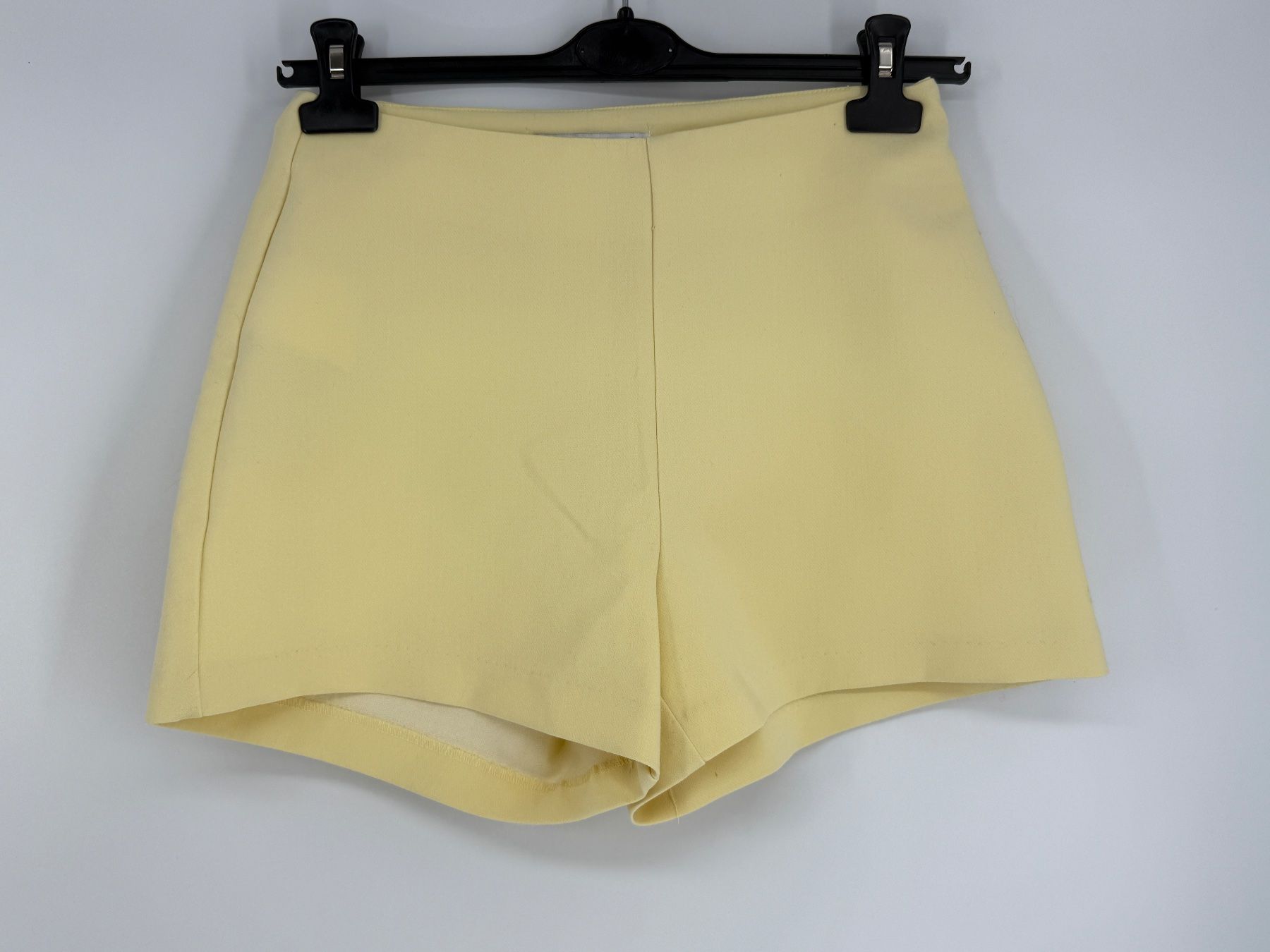 Pantaloni: Shorts Gr. 36 von Amisu – Usato da Auenstein venduto da moin.