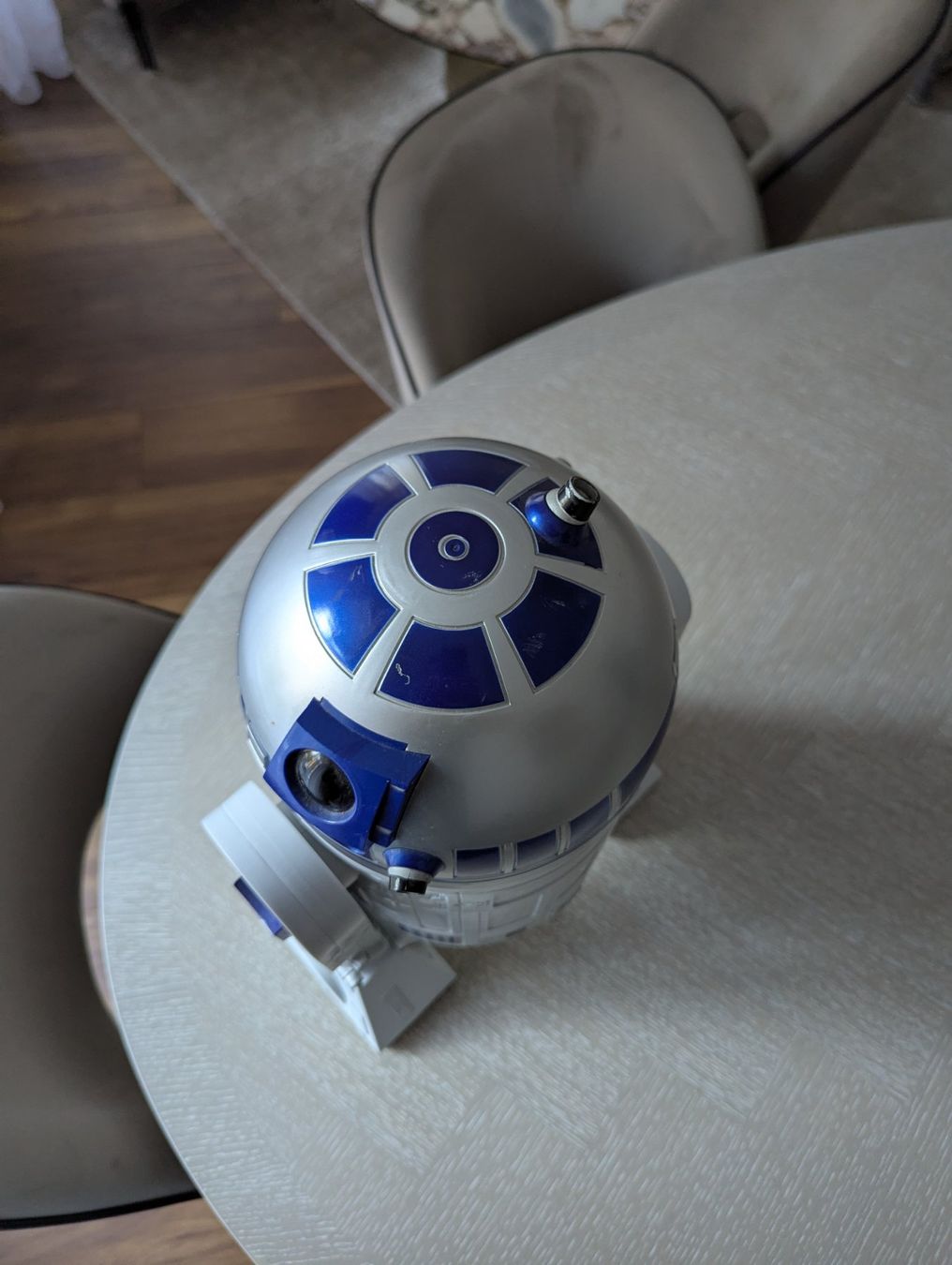 Star Wars Figurines: Große Star Wars R2-D2-Figur – D'occasion à Zürich par den_j7bn 2