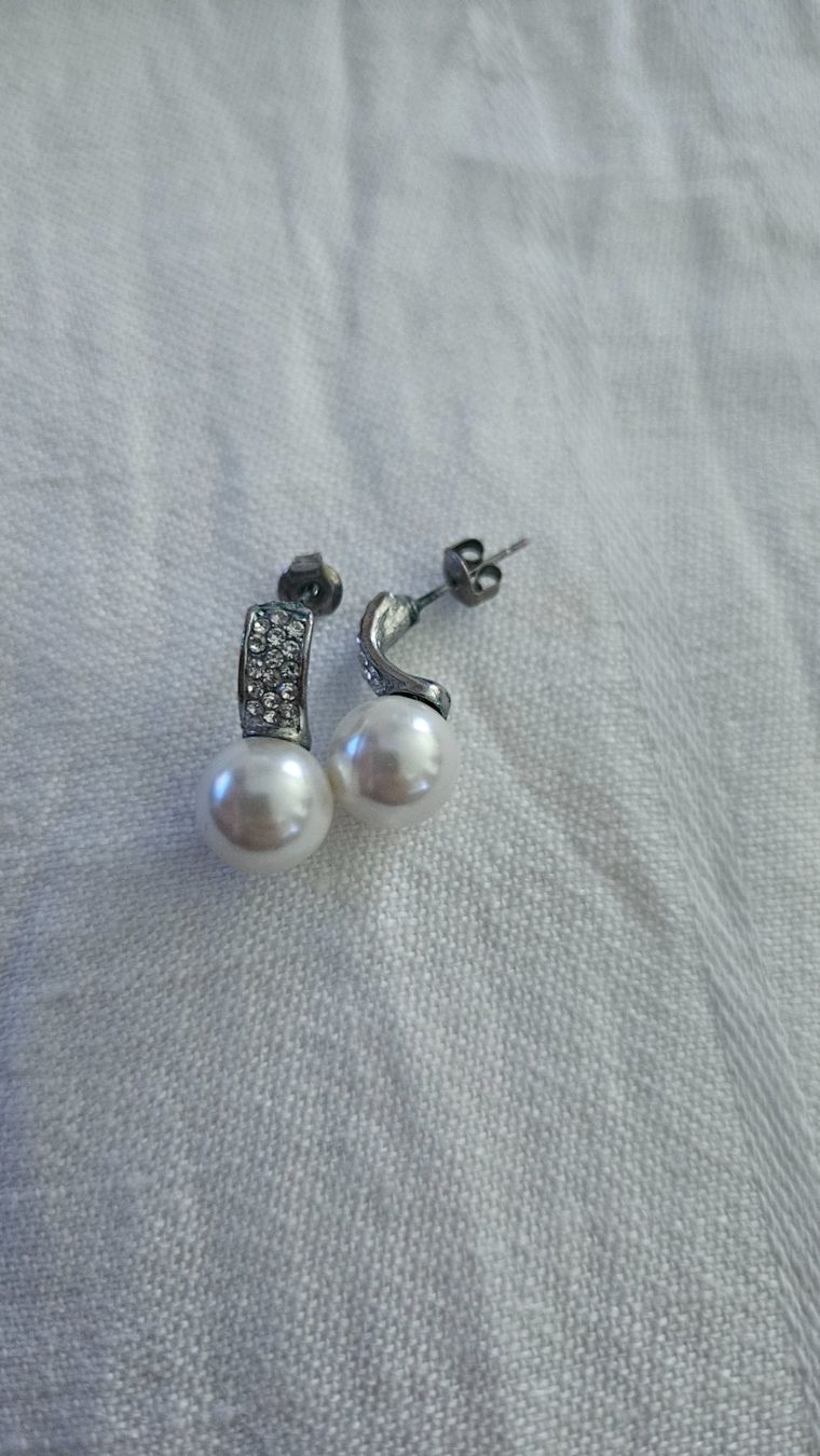 Boucles d'oreille: Orecchini con strass e perle – D'occasion à Melano par H-Sara