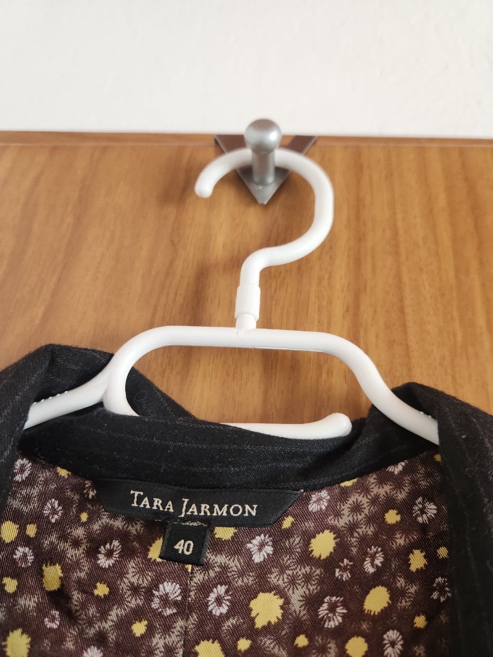 Tara Jarmon Vestes: Veste Tara Jarmon rayée noire taille 40  – D'occasion à Niedergösgen par Eva2410 4