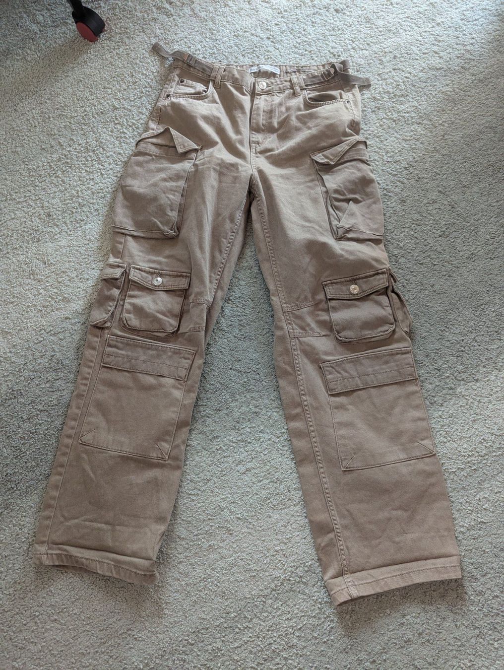 Bershka Pantaloni: Bershka Cargo Jeans Beige, Gr. 38 – Usato da Zollikon venduto da Mikifare