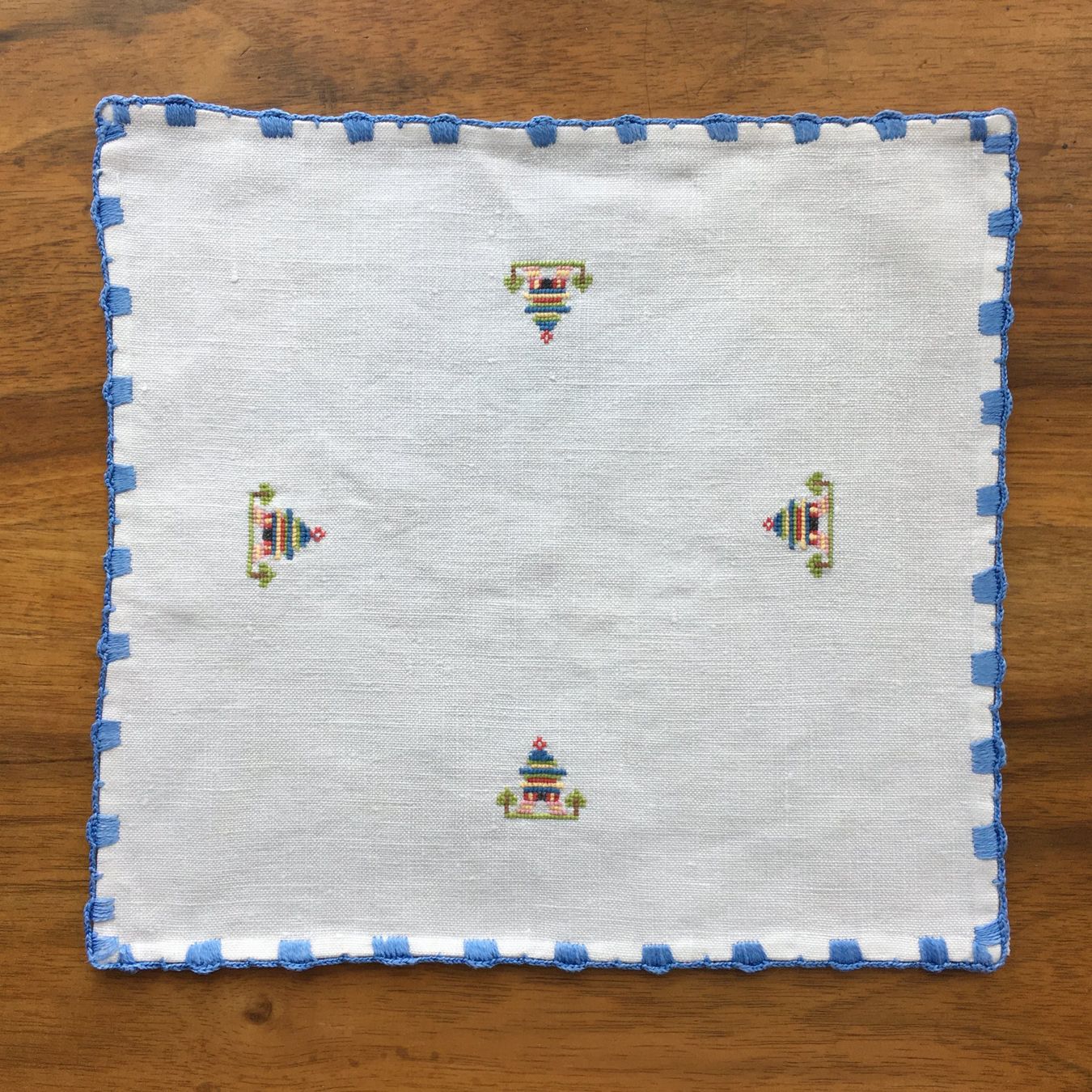 Sottobicchieri: Deckchen  handgestickt  und  umhäkelt  Untersetzer – Usato da Subingen venduto da ArtBead