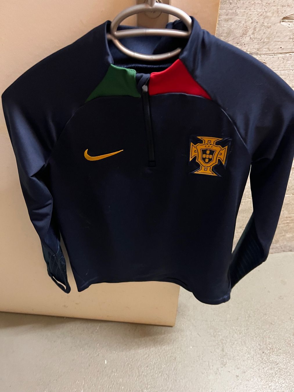 Nike Camicie, T-shirt & Polo: Nike Fussballshirt – Usato da Ebikon venduto da Venus025