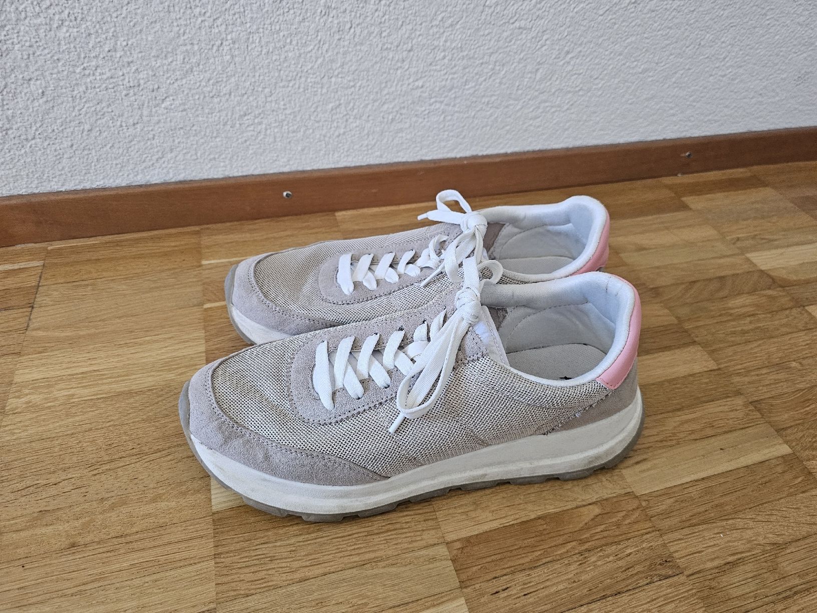 H&M Damenschuhe: H&M Damen Sneakers, Gr. 39, Beige/Rosa – Gebraucht aus St.Gallen von amaka01 1
