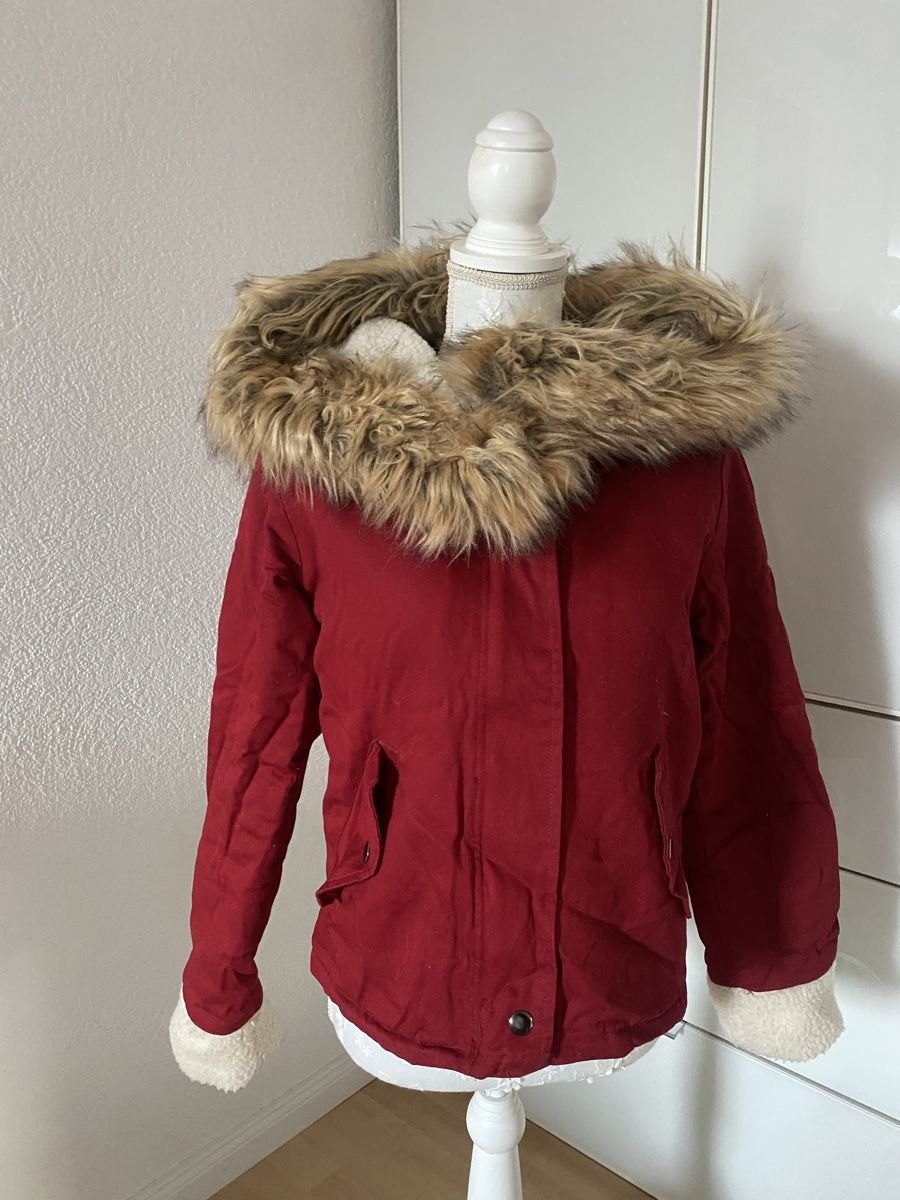 Jacken: Jacke mit Kunstfellkapuze – Neu (gemäss Beschreibung) aus Haag (Rheintal) von 2026Top