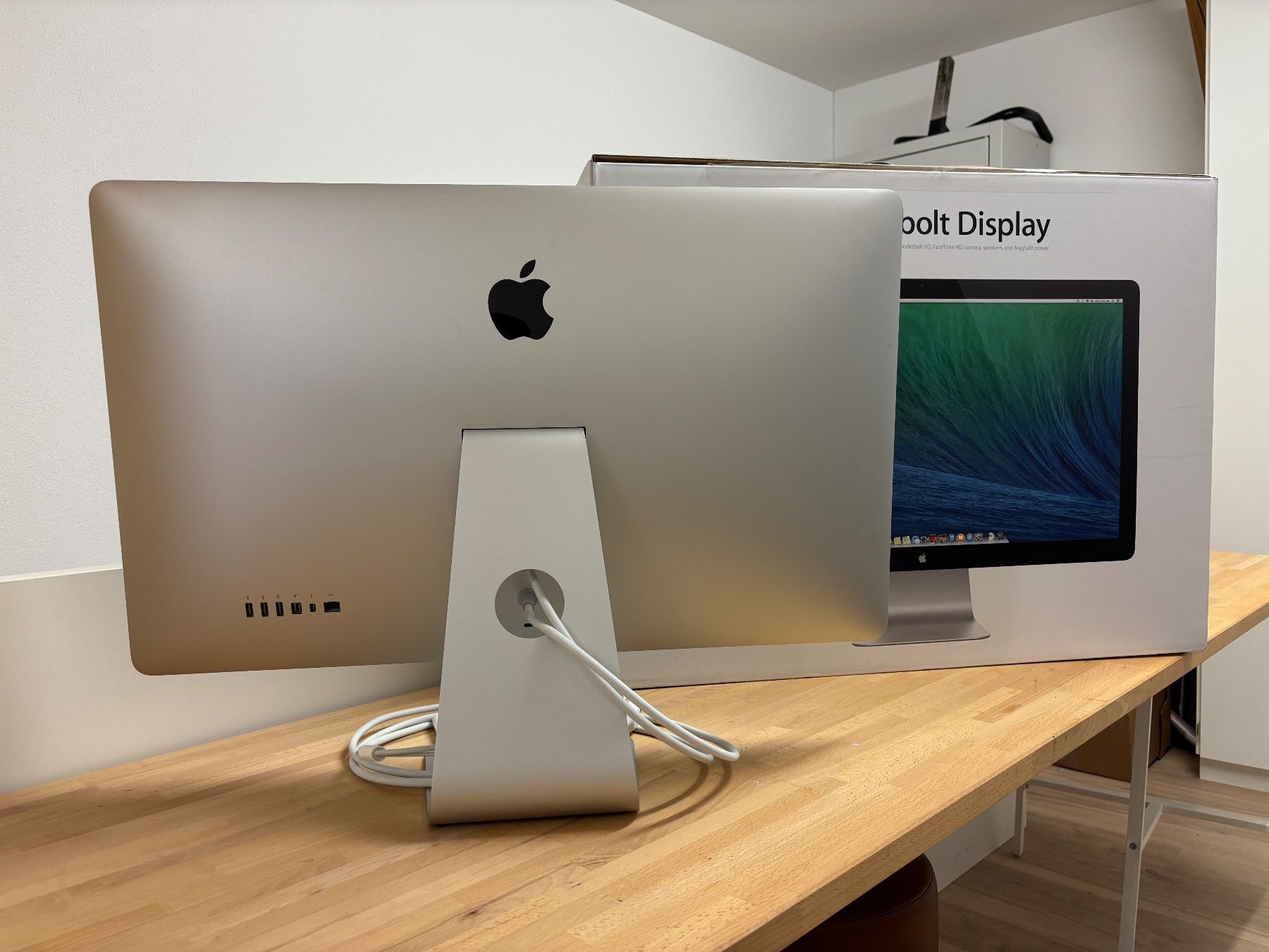 Apple Monitore: 27” Apple Thunderbolt Display – Gebraucht aus Zug von  1
