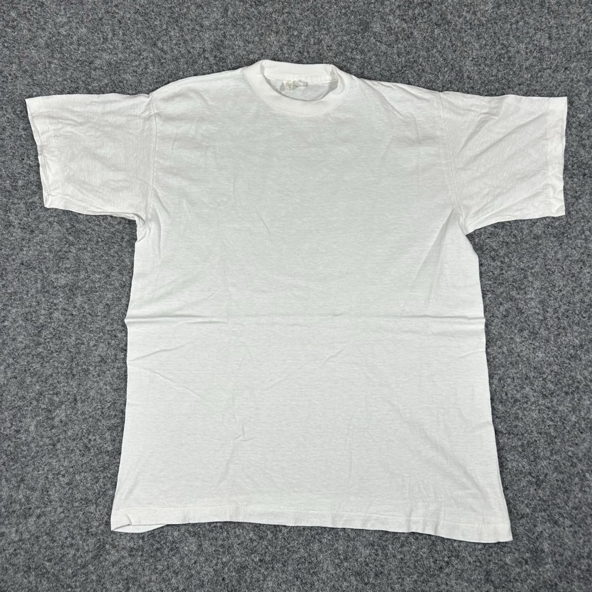T-shirt: 1980 white shirt  – Usato da La Sagne NE venduto da Matlasape