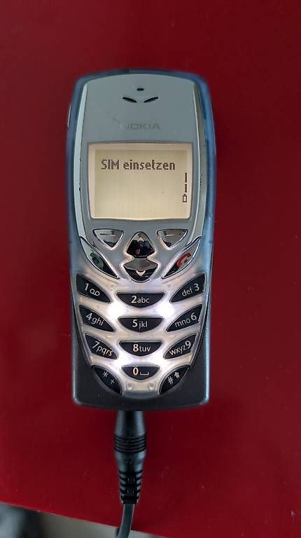 Nokia Telefoni cellulari / Smartphones: Nokia 8310 inkl. Ladegerät – Usato da Zürich venduto da Dealer1