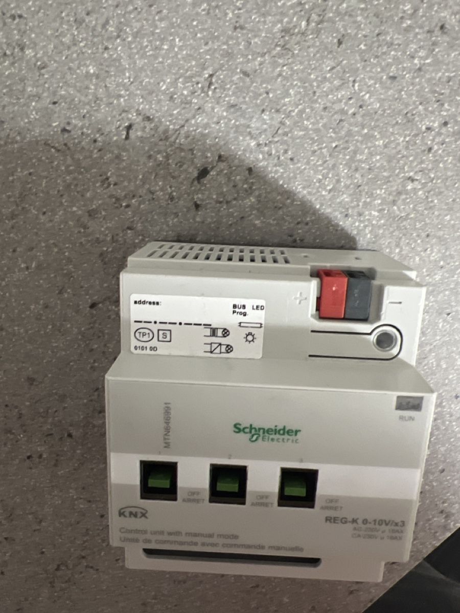 Schneider Componenti elettronici: Unité de commande Schneider KNX – Usato da Morges venduto da Alexys23 2