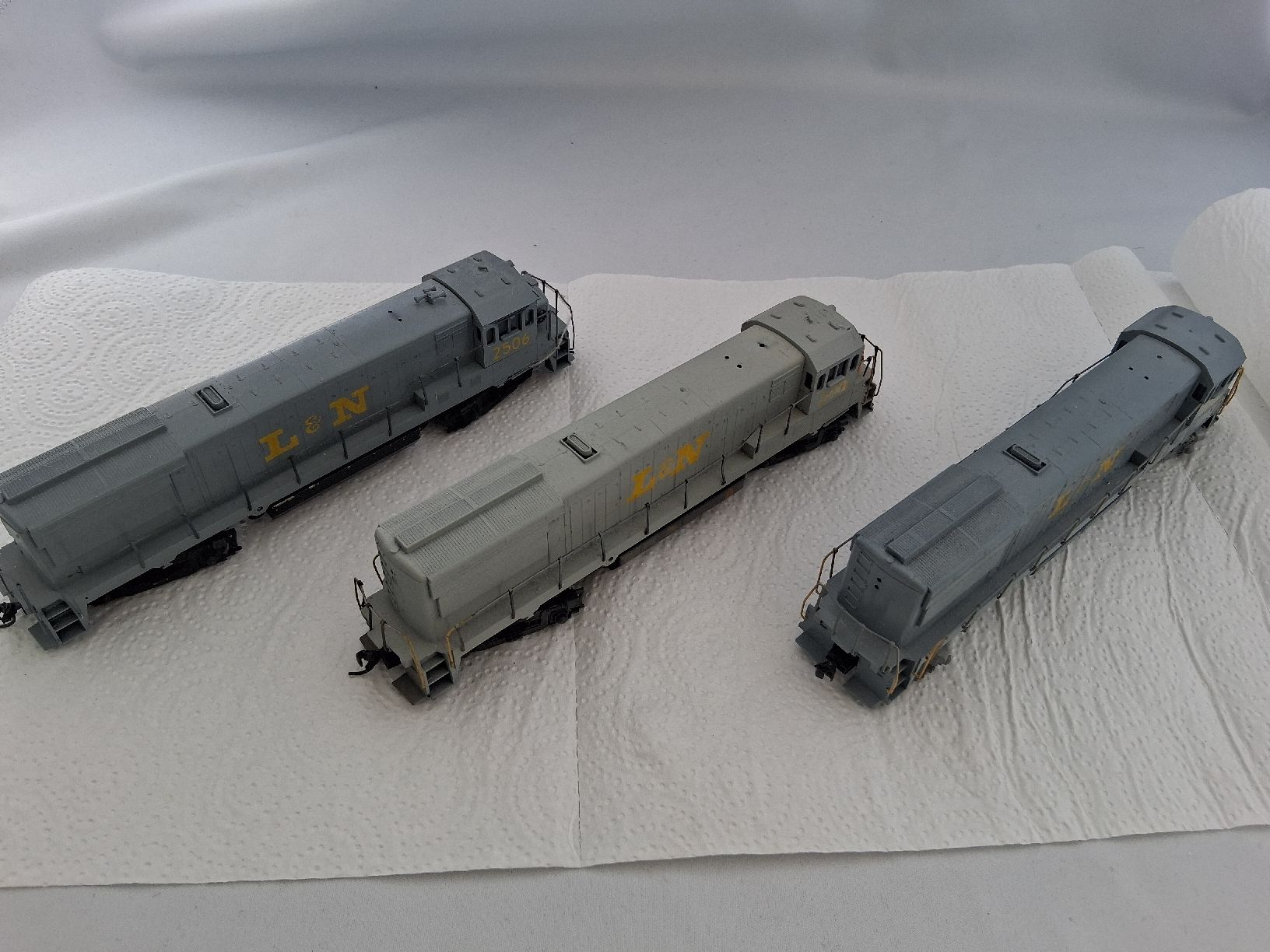 Modelleisenbahnen: 3 US Loks, mit Dummy – Gebraucht aus Aeschi SO von git_l8rn