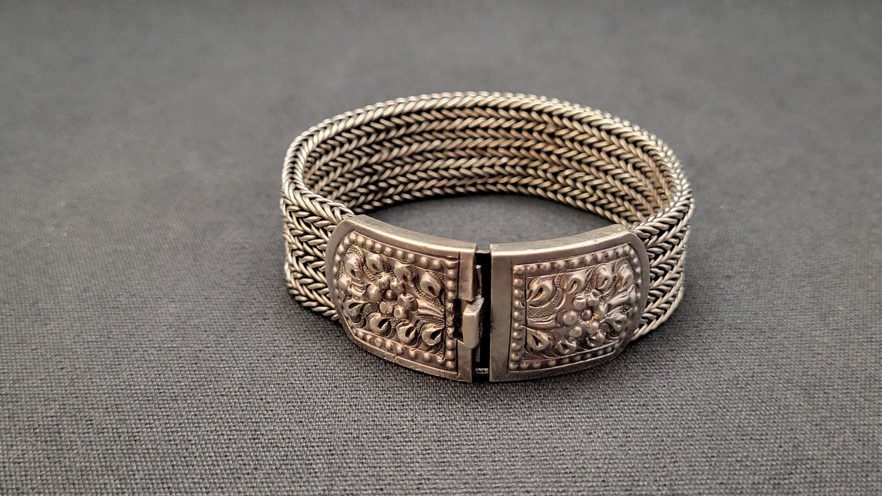 Armbänder & -reifen: Breites Silber-Armband – Gebraucht aus Basel von spinne02 1