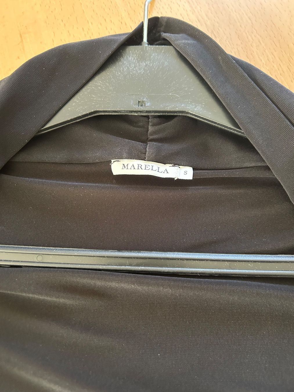 Top: Très joli haut noir taille 36 – Usato da Pully venduto da nisola 2