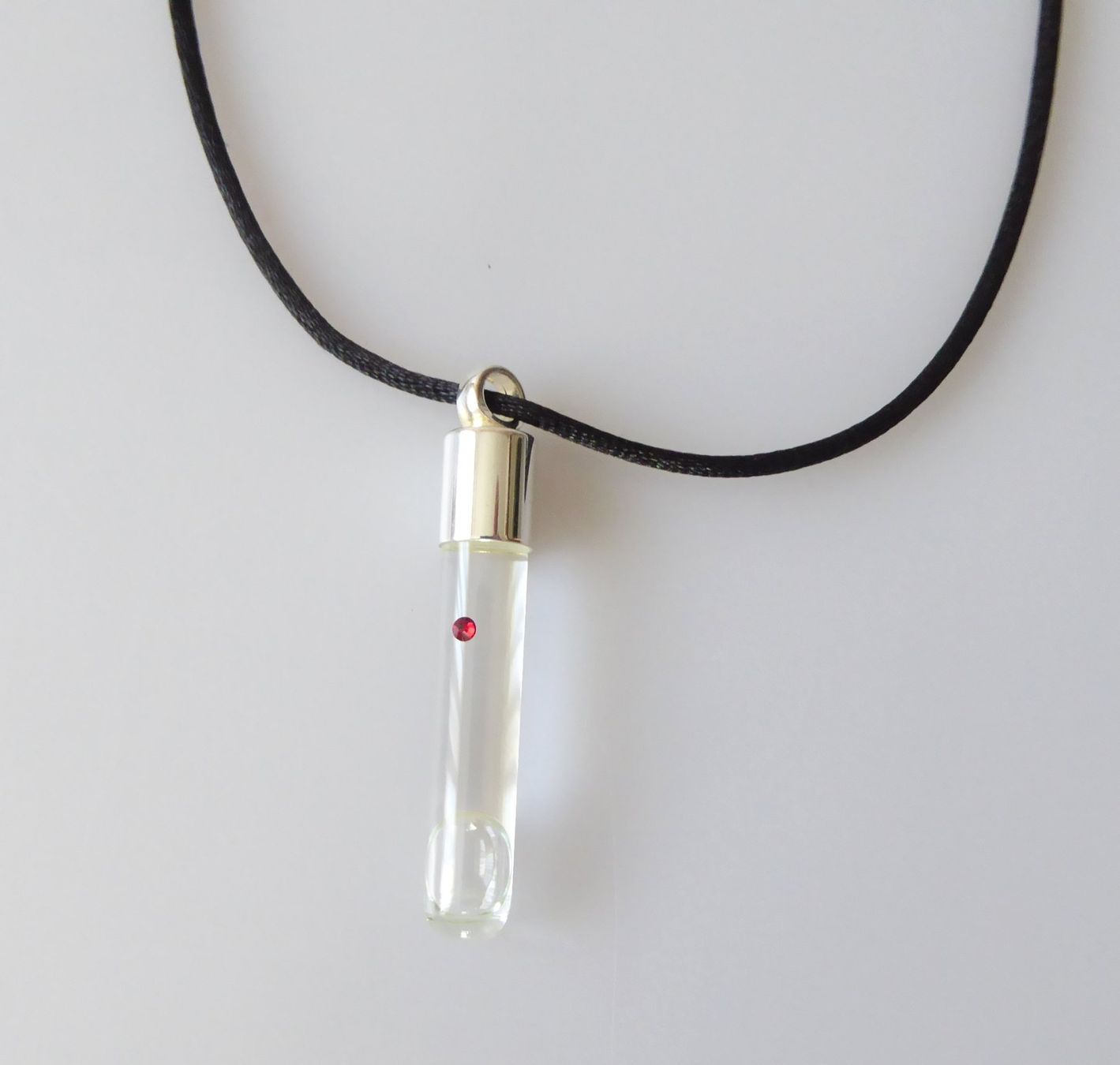 Ciondoli: Amulett - Heiliges Wasser aus Fatima – Nuovo e nell'imballaggio originale da Mauren venduto da Yeelen 2