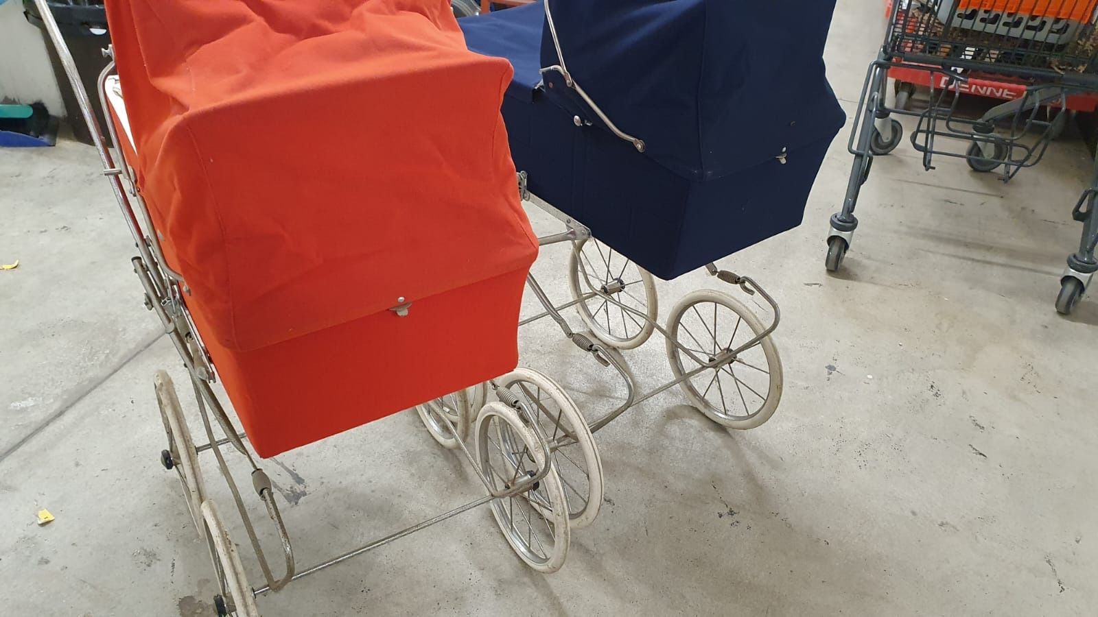 Carrozzine per bambole: PUPPENWAGEN 2 STK. – Usato da Dietikon venduto da brocki-eyra 2