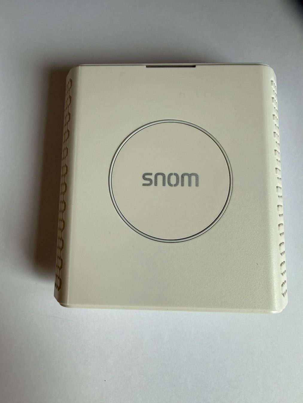 Snom Telefoni: SNOM M900 00004426 Multicell Dect Basis Station – Usato da Solothurn venduto da Gongylus