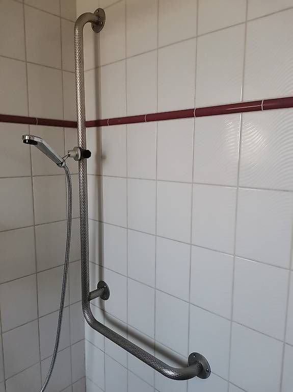 Supporti a parete: Div.Duschstangen massiv Chromstahl – Usato da Schötz venduto da Willys5401 3