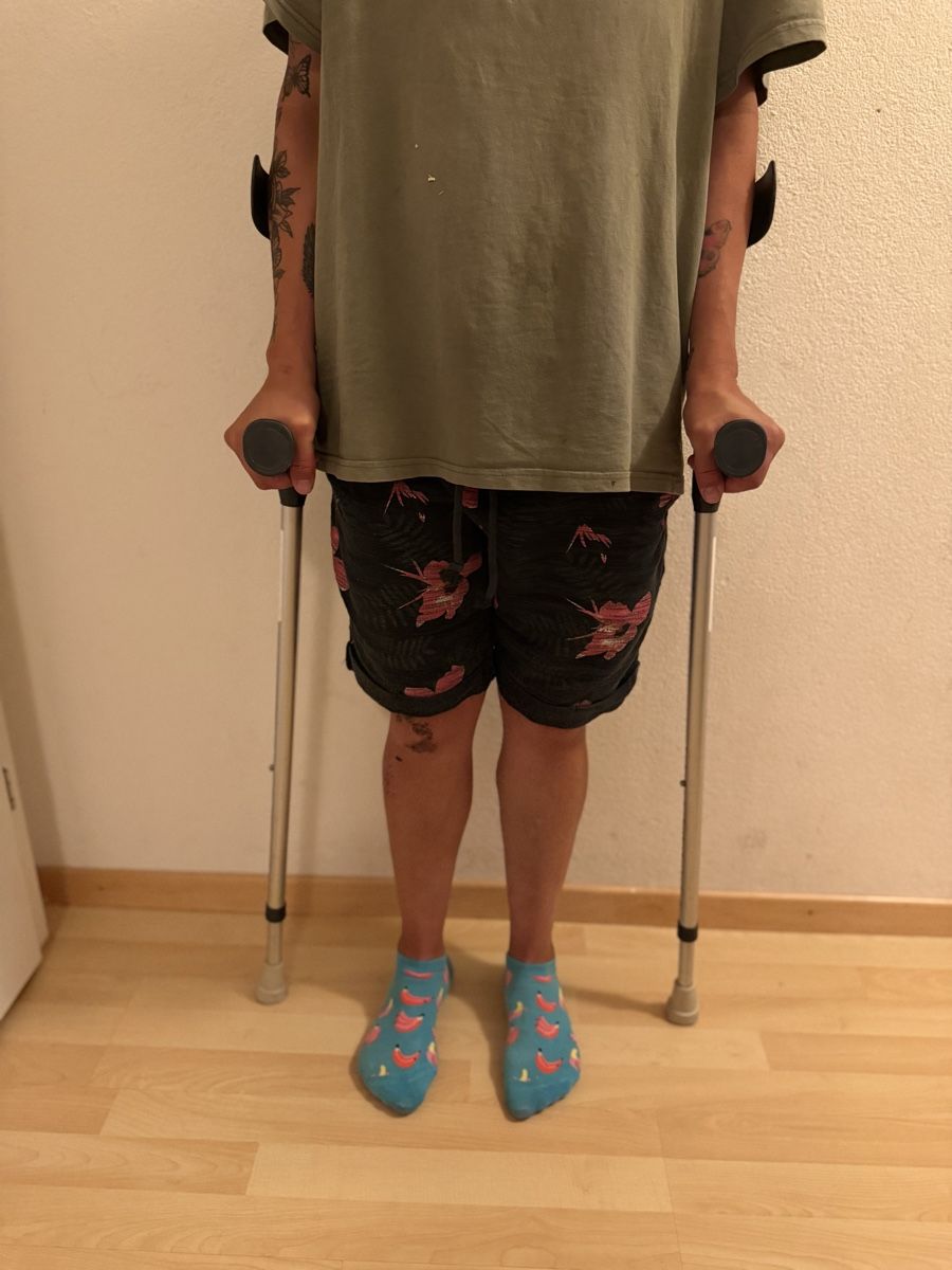 Medizinische Geräte: Krücken  – Gebraucht aus Unterentfelden von van_m8g7 3