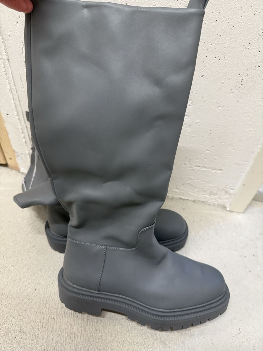 Monki Damenschuhe: Stiefel – Neu und originalverpackt aus Kriens von g_b_mk7j 9